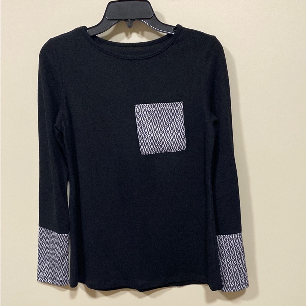 NWOT Woman’s long sleeve top small